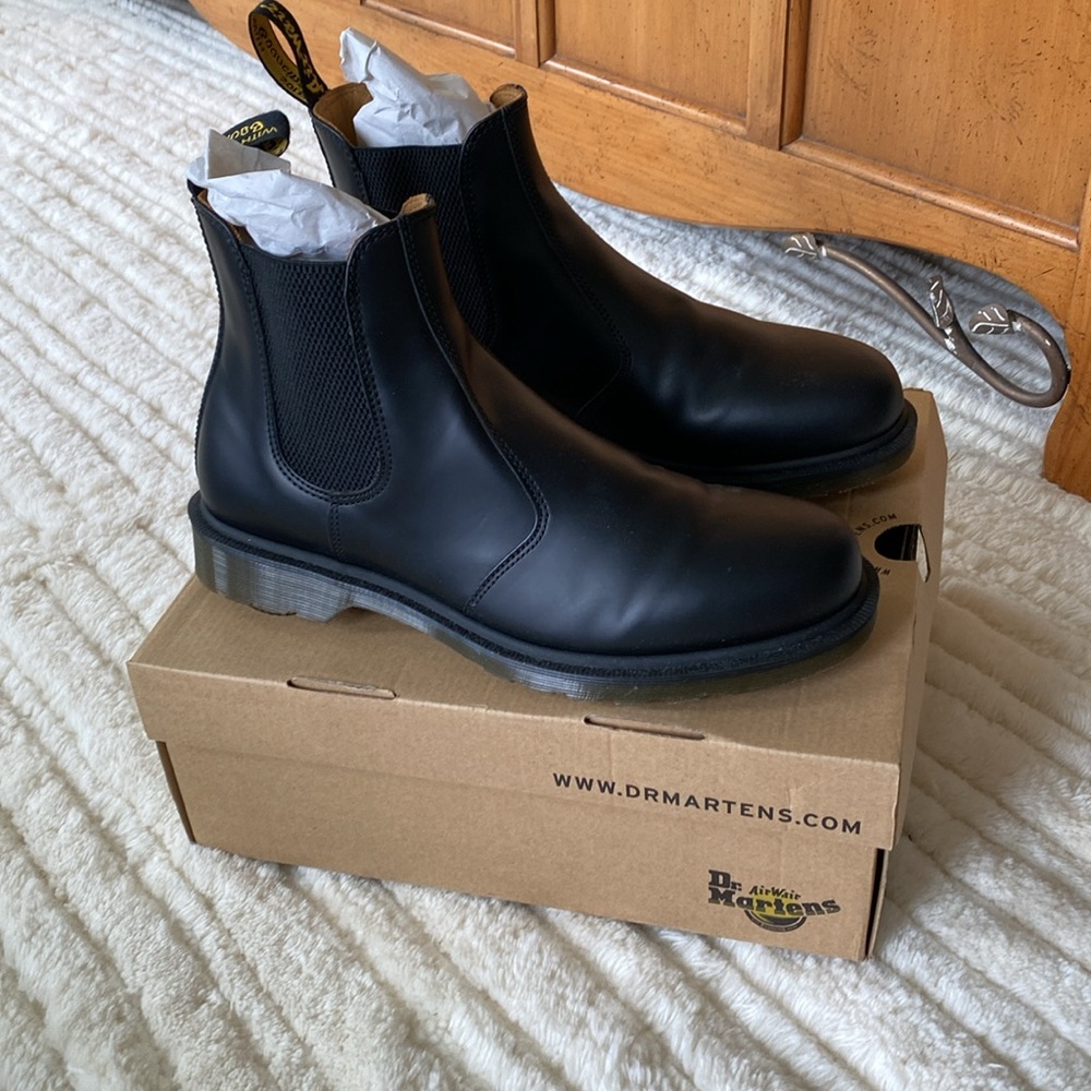 Dr. Martens Men’s Smooth Leather Chelsea Boots